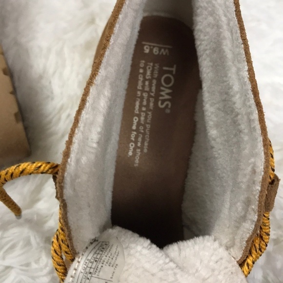 Toms Heeled Wedge Booties - Picture 9 of 10